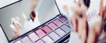 Best Eyeshadow Brands Featured Image by freestocks