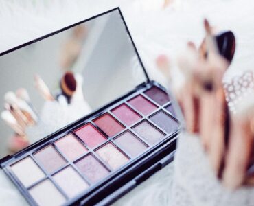 Best Eyeshadow Brands Featured Image by freestocks