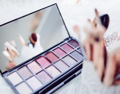 Best Eyeshadow Brands Featured Image by freestocks